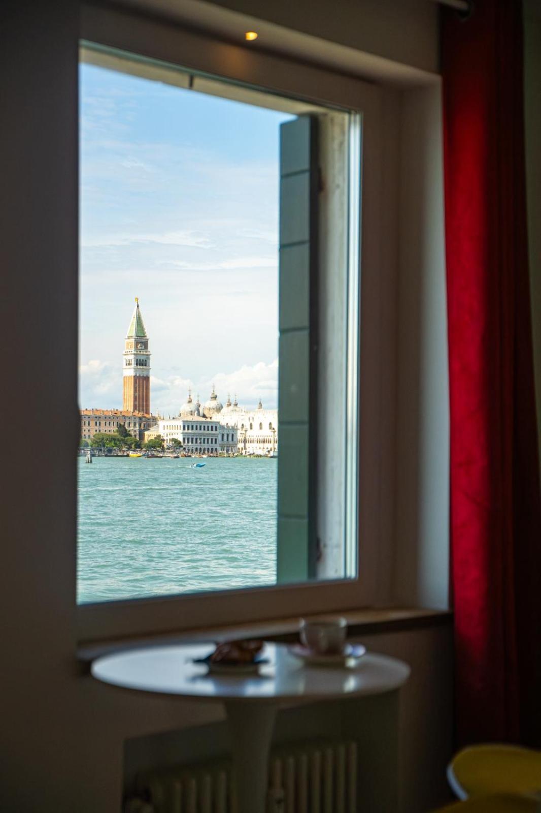 3 Windows On St Mark - Waterfront Apartment Velence Kültér fotó